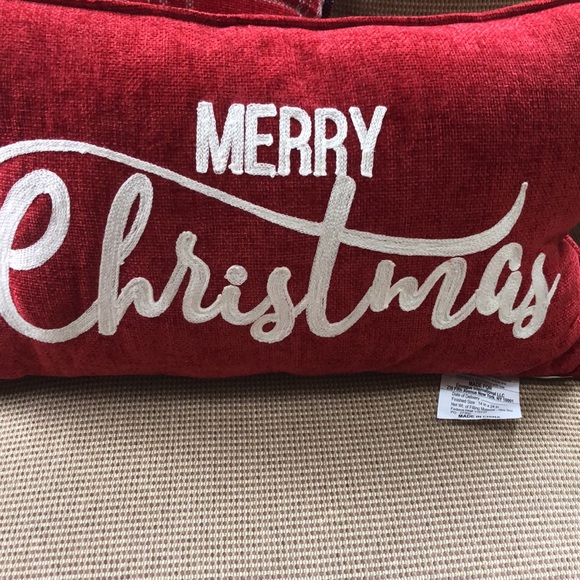NEW. MERRY CHRISTMAS SET OF 2 PILLOWS. - Picture 2 of 6